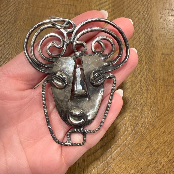 Vintage Modernist Abstract Face Brooch Silver Tone Artisan Pin - Picture 4 of 4